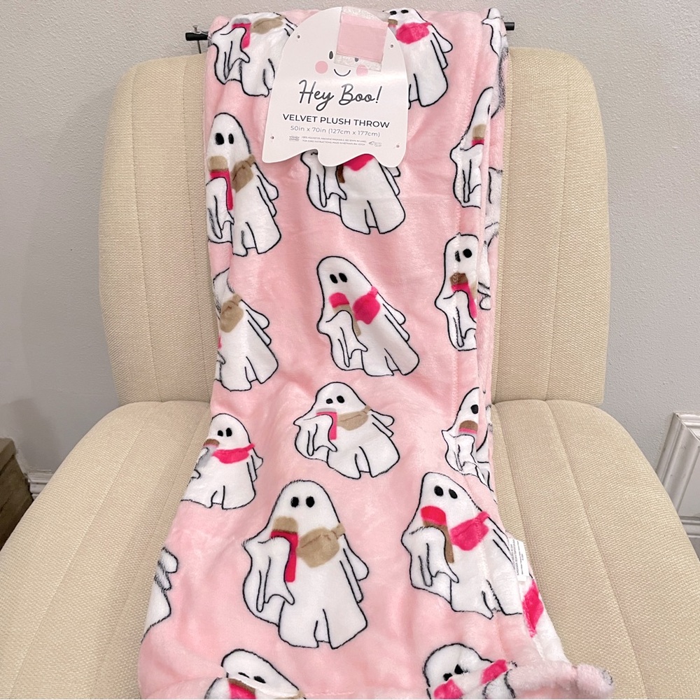 NEW Hey Boo! Pink Ghost Fanny Owala Plush Throw Blanket Halloween Spooky Cute
